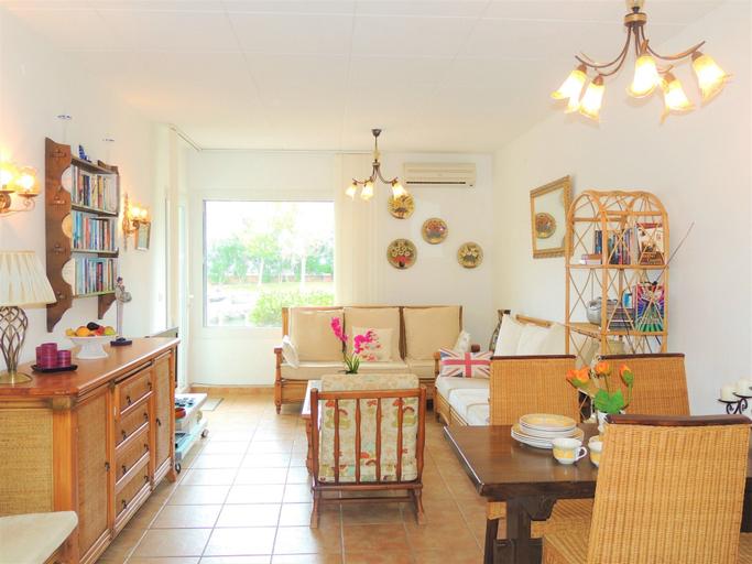Living area 3, Relaxing Apt Near the Beach, Girona