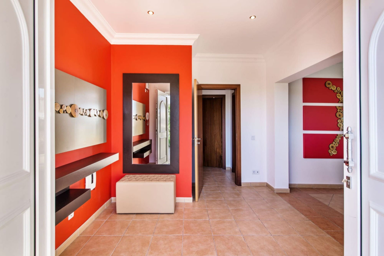 Room 4, Amapola in Quelfes With 4 Bedrooms and 4 Bathrooms, Olhão