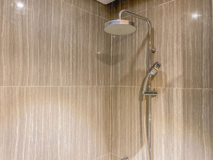 Bathroom 3, Cozy Designed Studio At Apartment Capitol Suites, Central Jakarta