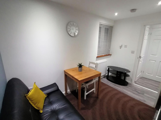 Living area 4, 1-bed Apartment Near Coventry Hospital, Warwickshire