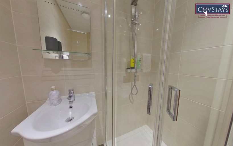 Bathroom 4, Victoria House by CovStays, Coventry