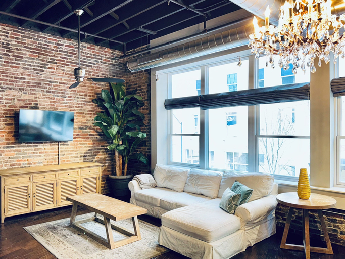 Interior 3, Taylor, Davidson