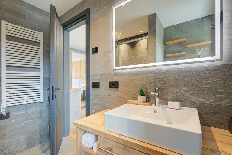 Bathroom 4, Edelweiss, Sondrio