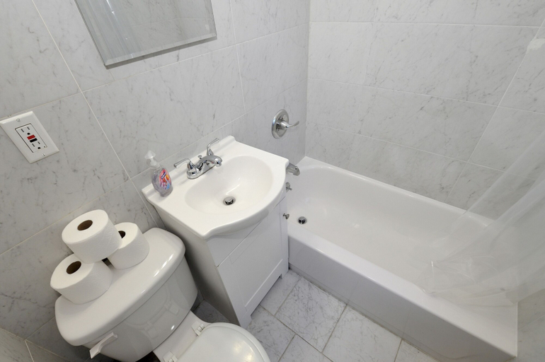 Room 5, Comfy 1 Bed 1 Bath Apartment in NYC, New York