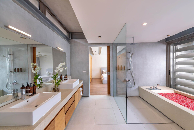 Bathroom 4, Villa Tievoli, Takua Thung