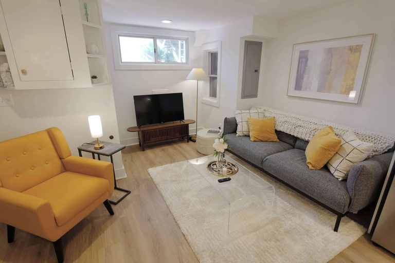 Interior 2, Parkside Living - Steps From Lincoln and Stanton Park!, Washington D.C.
