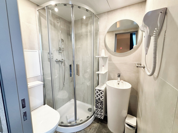 Bathroom 5, Hotel Urban Style Cannes Mouans-Sartoux, Alpes-Maritimes