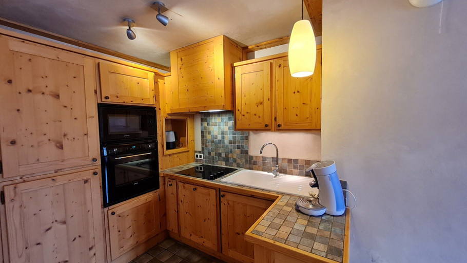 Private kitchen, Alpine Comfort Ski Slopes, Isère