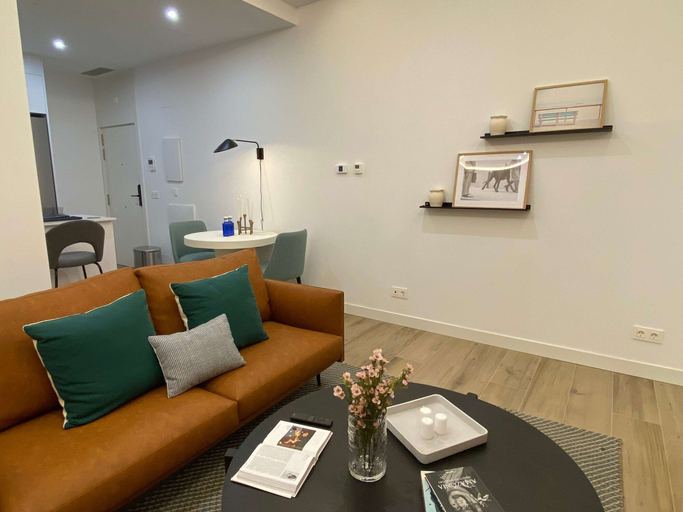 Room 5, w Warm Modern 1BR Apartment in Chueca, Madrid