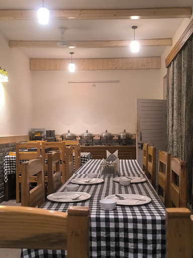 Food & Drinks, Tirthan Grand Riverside, Kullu