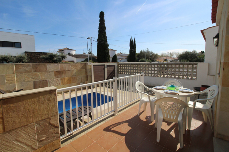 Exterior 3, Villa in Empuriabrava With Private Pool, Girona