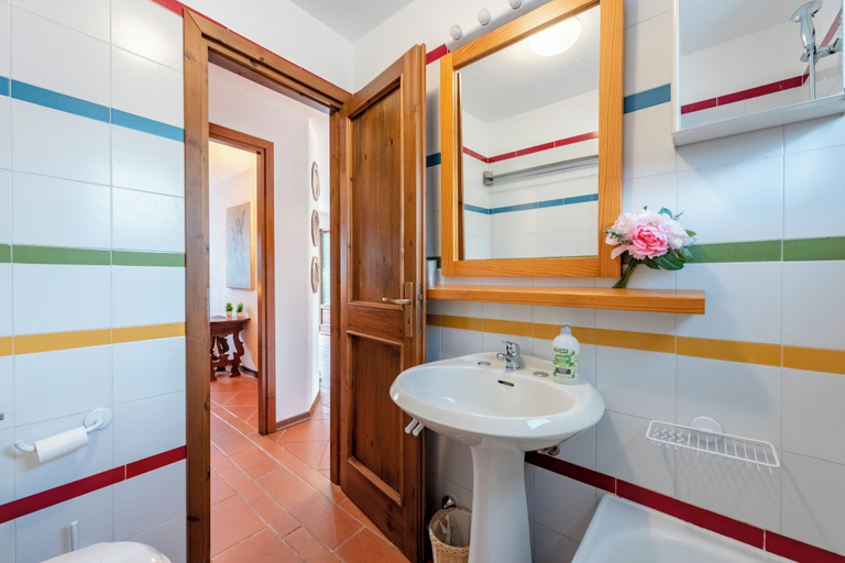 Bathroom 2, Flats With Garden in Courmayeur, Aosta