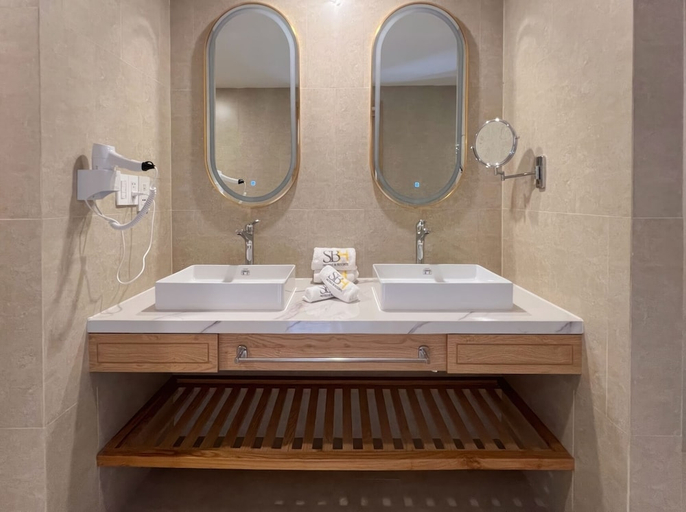 Bathroom, SBH Gloria Hue, Phú Vang