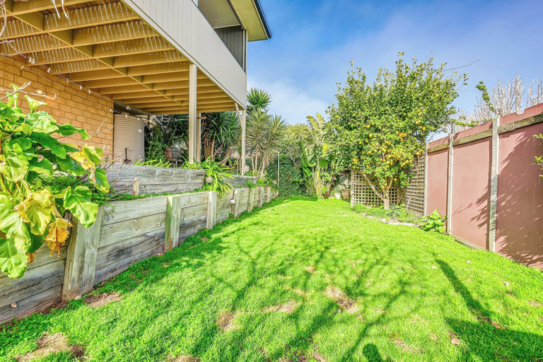 Property grounds 5, StayAU Coastal 5BR Escape Pool Table, Greater Geelong - Pt B