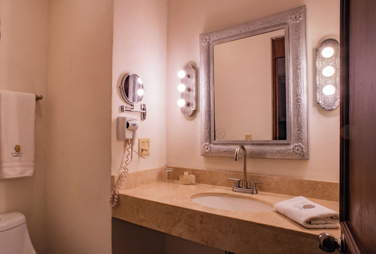 Bathroom 4, Hotel La Casona 30, Allende