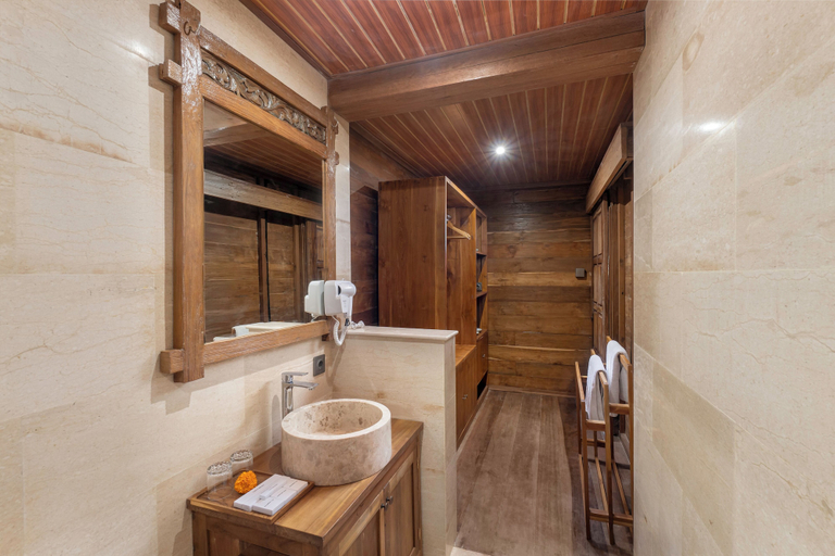 Others 5, Kirani House, Gianyar