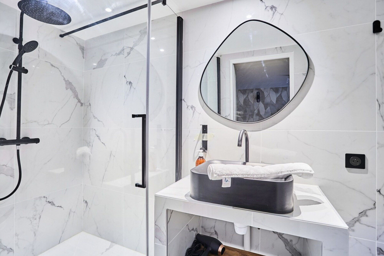 Bathroom 5, New Apartment Centre de Paris Bourse, Paris