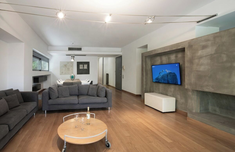 Room 3, Elegant and Private Living by Neuvel, Attica