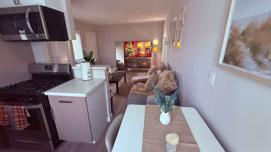 Exterior 2, One Lux Stay 1BR Home Near the Beach, Los Angeles