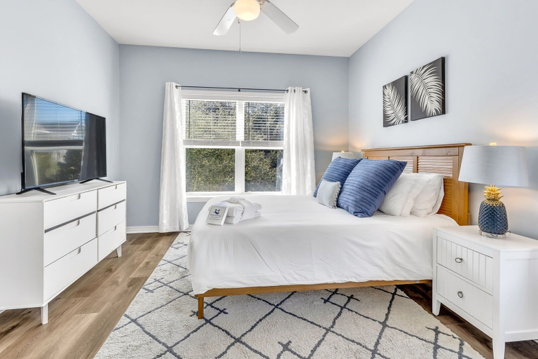 Room, Coastside, Walton