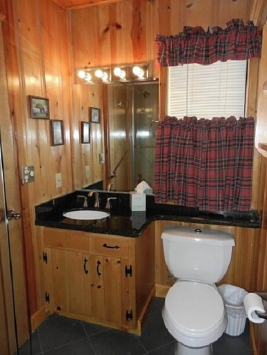Bathroom 3, Deer Lodge, Mariposa