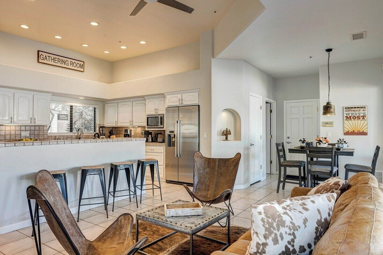 Interior 4, Alameda, Maricopa