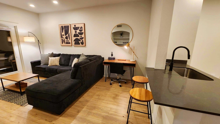 Room 2, Montrose Spring - Stylish 1 BR in Houston, Houston