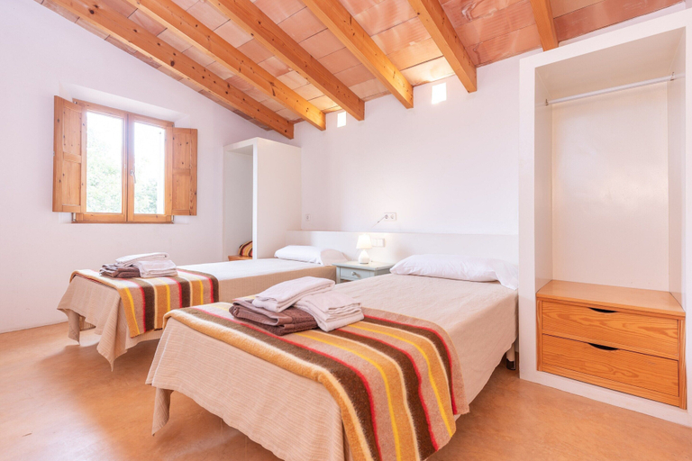 Room 4, Ses Fonolleres - Villa With Private Pool, Baleares