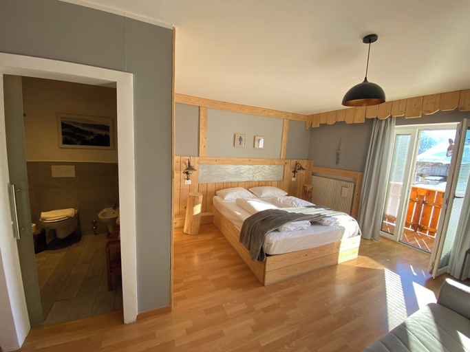 Bedroom 3, Hotel Almhof, Bolzano