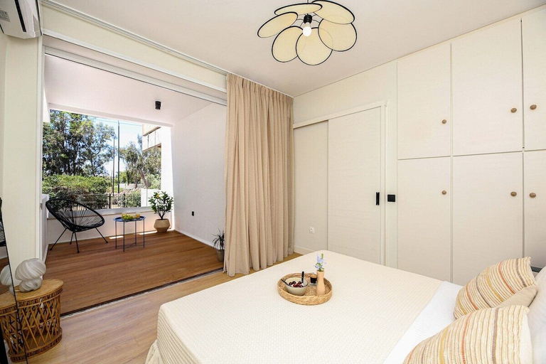 Room 2, Coastal Charm by Neuvel, Attica