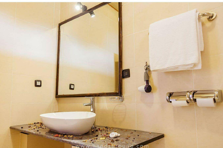 Bathroom 4, Maribela Hotel, Semen Wello