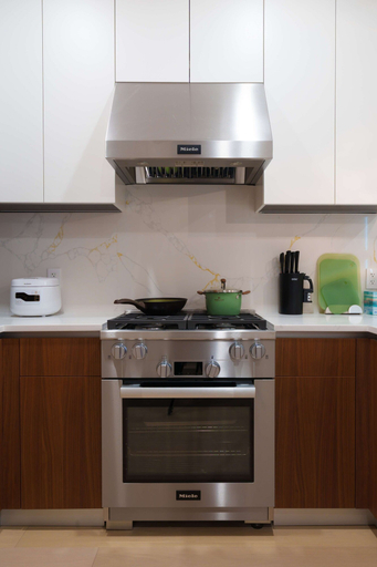 Room 5, Hotel-level New Luxury Home w Gym Pool, New York