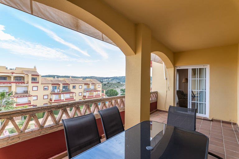 Outdoor dining 3, Family Apartment With Amenities, Huelva
