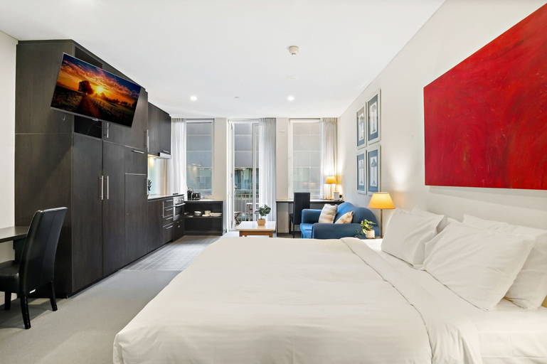 Room 5, Stylish Central Studio With Gym, Melbourne