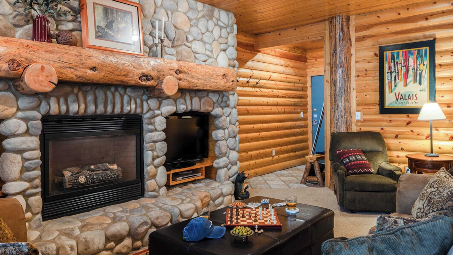 Interior 2, Mountain Charm, Stone Fireplace, Chef's Kitchen, & Balcony Cedar Ridge by Avantstay, Summit