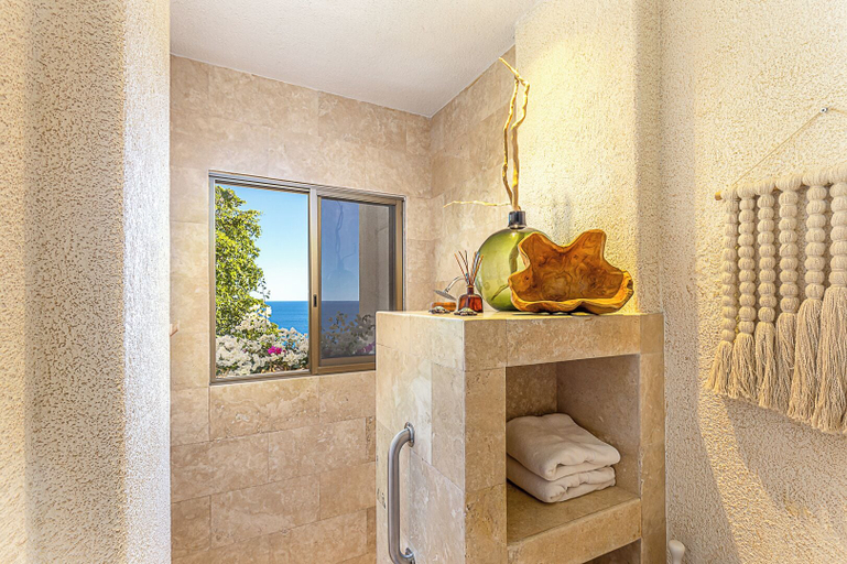 Bathroom 2, Casa Dos Hermanas by Wynwood House, La Paz