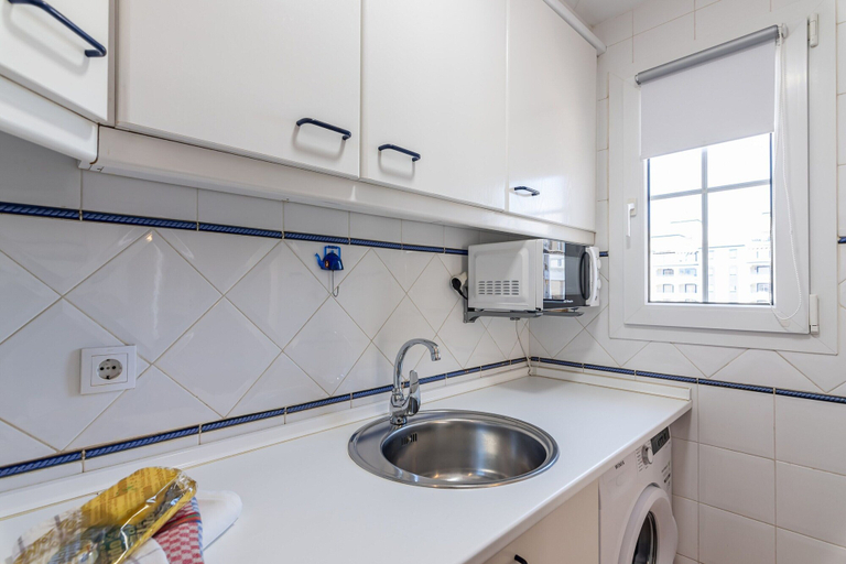 Private kitchen 4, Punta del Moral: Comfortable Coastal Escape, Huelva