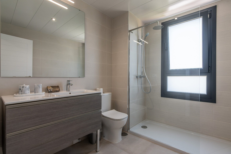 Bathroom 5, Spacious Isla Canela Getaway, Huelva