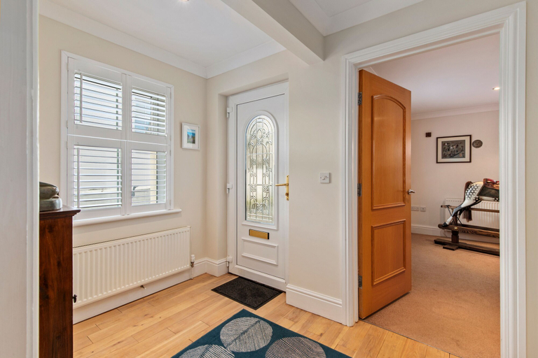 Room 2, Daisy Cottage - St Florence Parking, Pembrokeshire