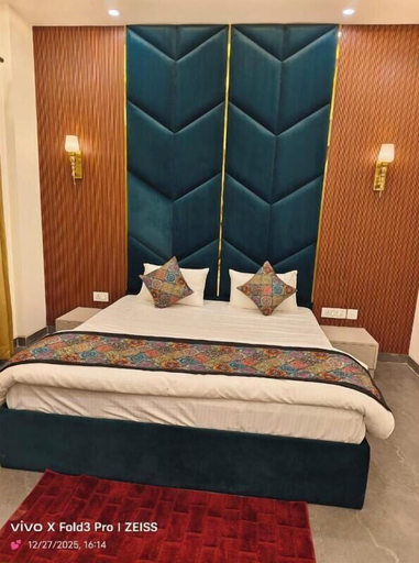Room 5, Hotel Akshansh Inn, Agra