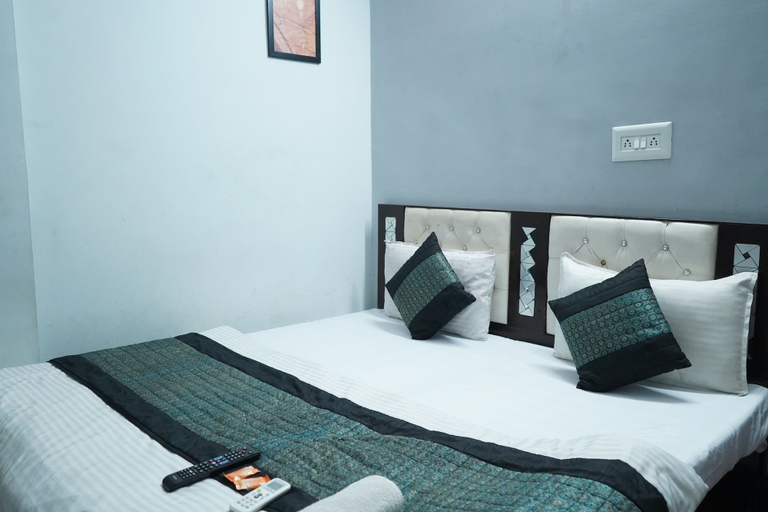 Room 2, Roomshala Hotel Prince Residency, Delhi