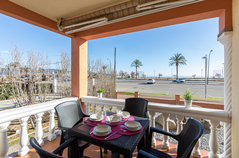 Balcony 3, Stylish Beachfront Apartment in Ampuriabrava, Girona