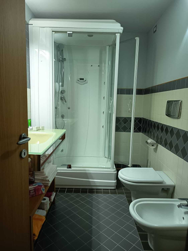 Bathroom 3, Hotel Ambrosini, Sondrio