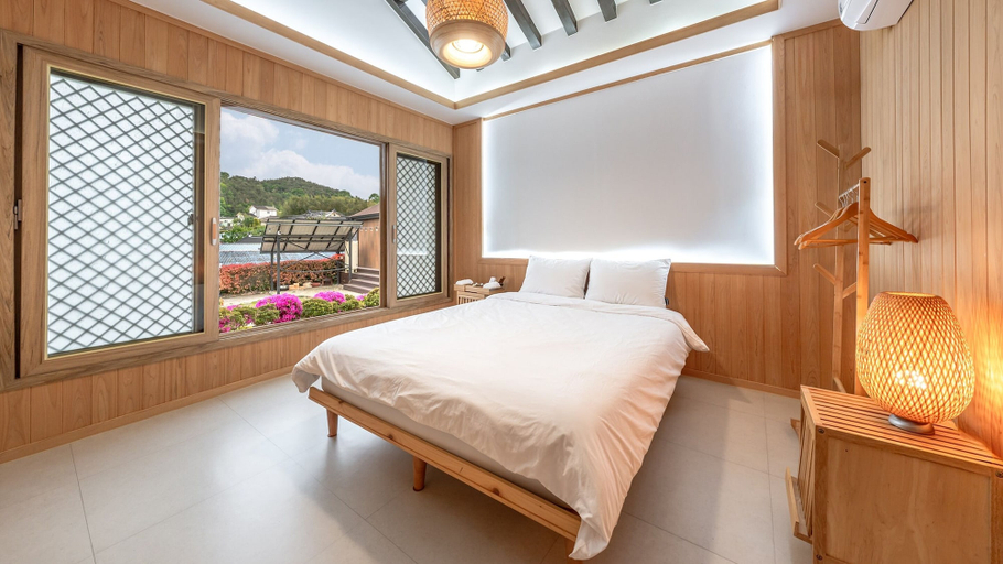 Bedroom 2, Yeosu Elon Pension, Yeosu