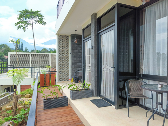 balcony 7