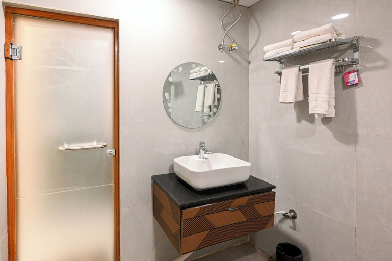 Bathroom 5, Virasat Hotel by Triveni Grand, Kaushambi