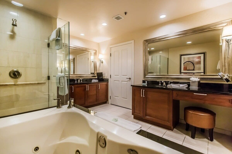 Interior 3, MGM 30814 1BR Signature With Balcony, Clark