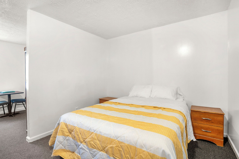 Room 2, Efficiency Lodge Fairburn, Fulton
