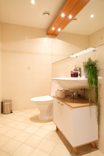 Bathroom 4, Tallinn City Apartments Roosikrantsi, Tallinn
