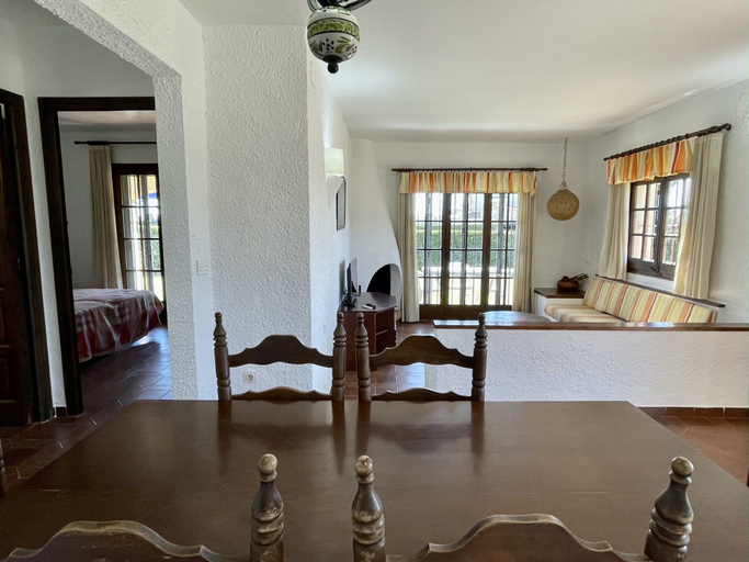 Dining 4, 3 Bedroom Holiday Home Near the Beach, Girona